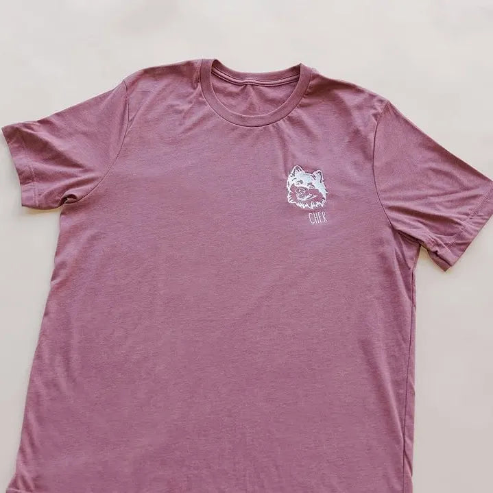 Mauve heather tee with a white line art Pomeranian portrait and name on the left chest